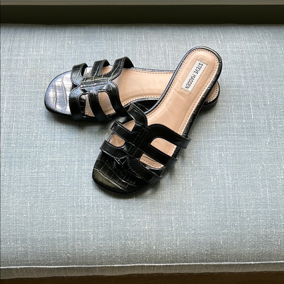 Steve Madden Black Croc-Patterned Sandals - Picture 1 of 3